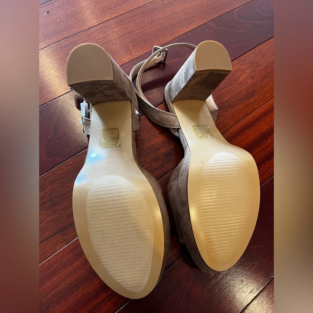 NWT Heels ๐ - Picture 2 of 6
